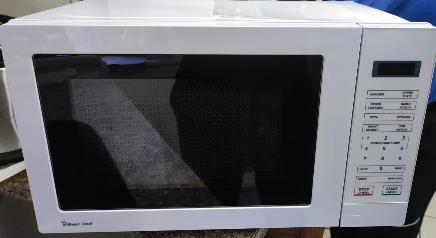 Magic Chef 0.7 Cu. Ft. Countertop Microwave