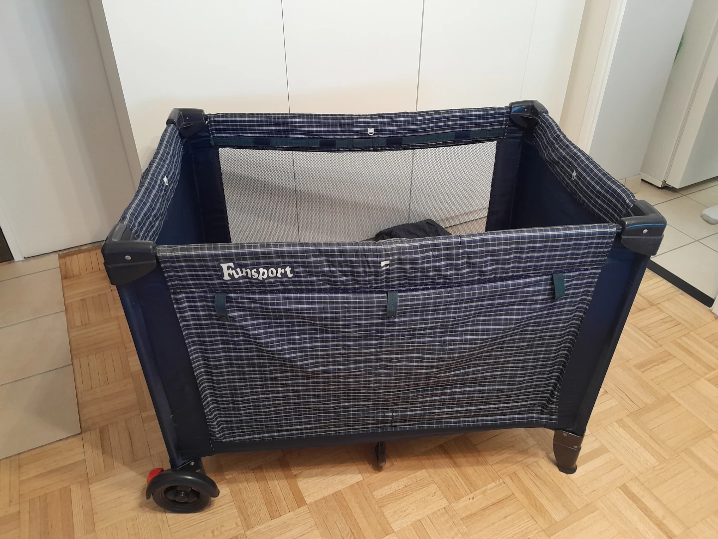 Cosco Juvenile FunSport Playard Deluxe With Bassinet