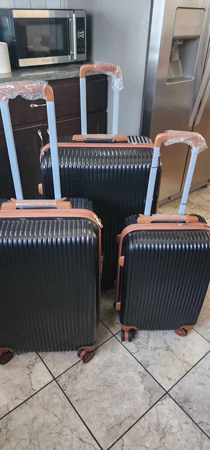 NEW in box 3Pc Luggage Set - photo 2