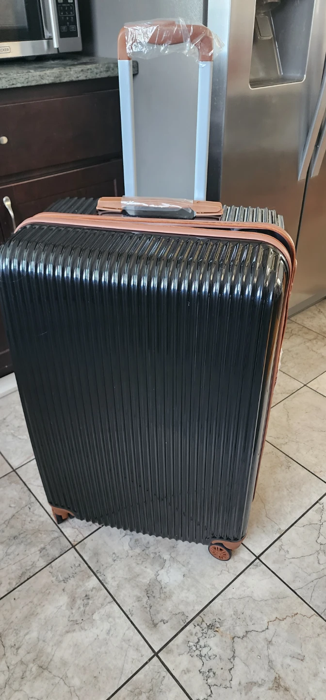 NEW in box 3Pc Luggage Set - photo 3