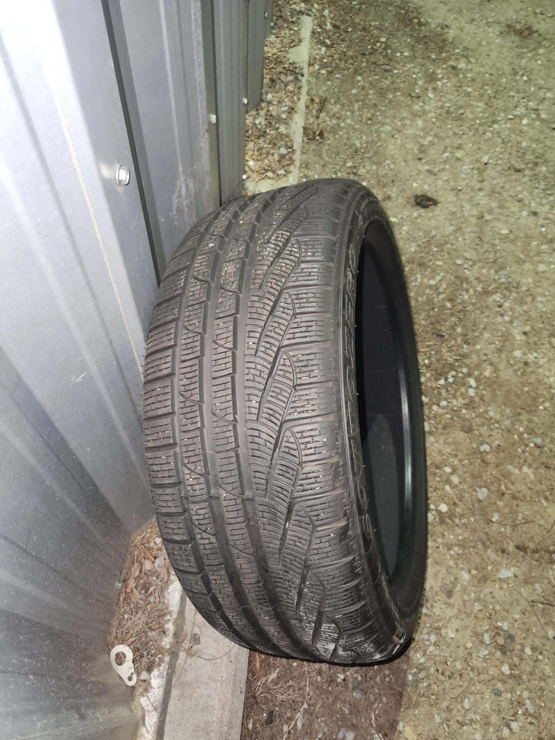 Pirelli Winter Sottozero Run Flat Tire 245/40R20