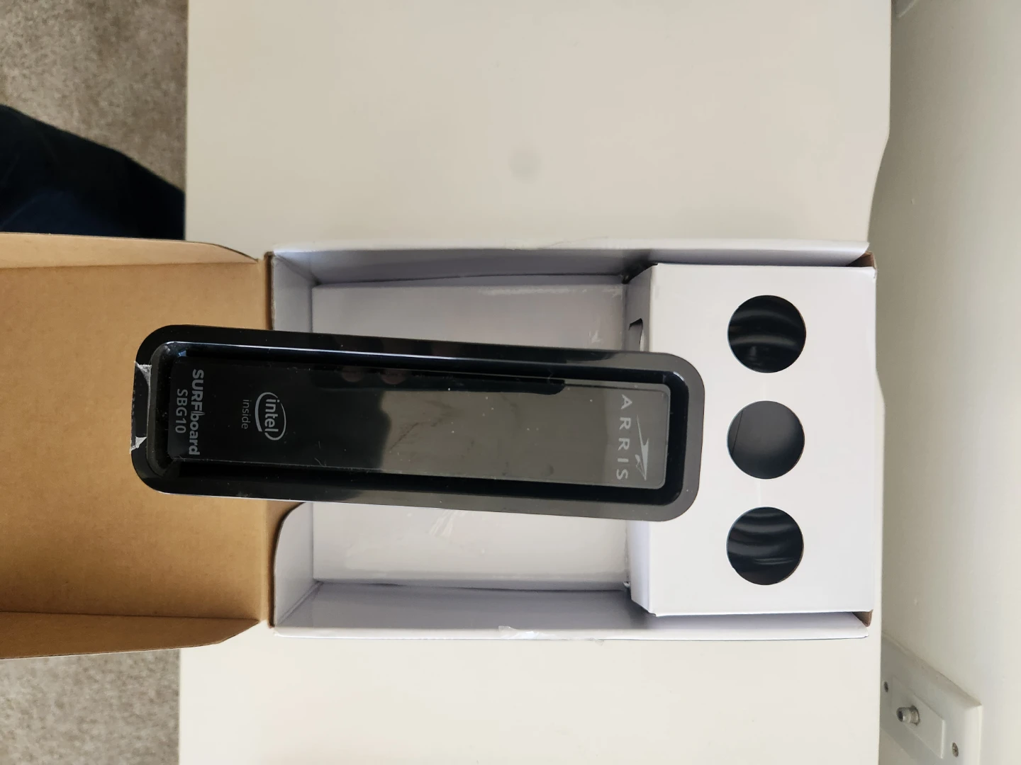 Arris SURFboard SBG10 DOCSIS 3.0 Cable Modem & Wi-Fi Router - photo 2
