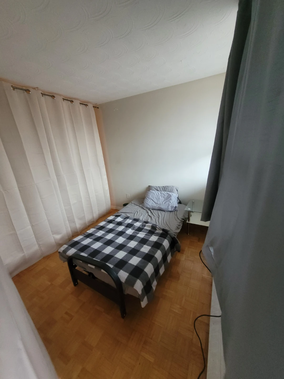 Living room for rent
