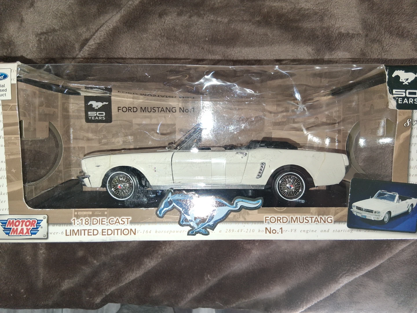 MotorMax 1:18 Die-Cast Ford Mustang Convertible - photo 3