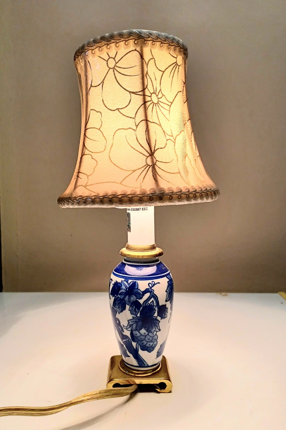 Chinoiserie Hand Painted Porcelain Table Lamp - photo 2