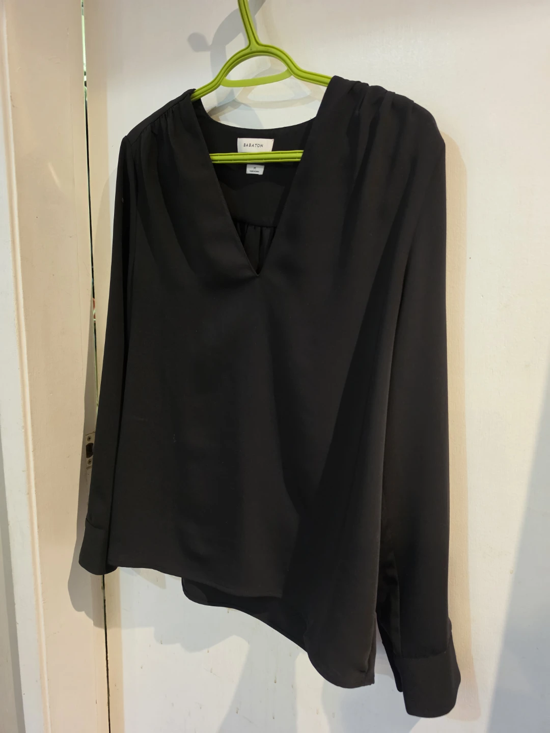 Babaton Black Long Sleeve V-Neck Blouse - Size M