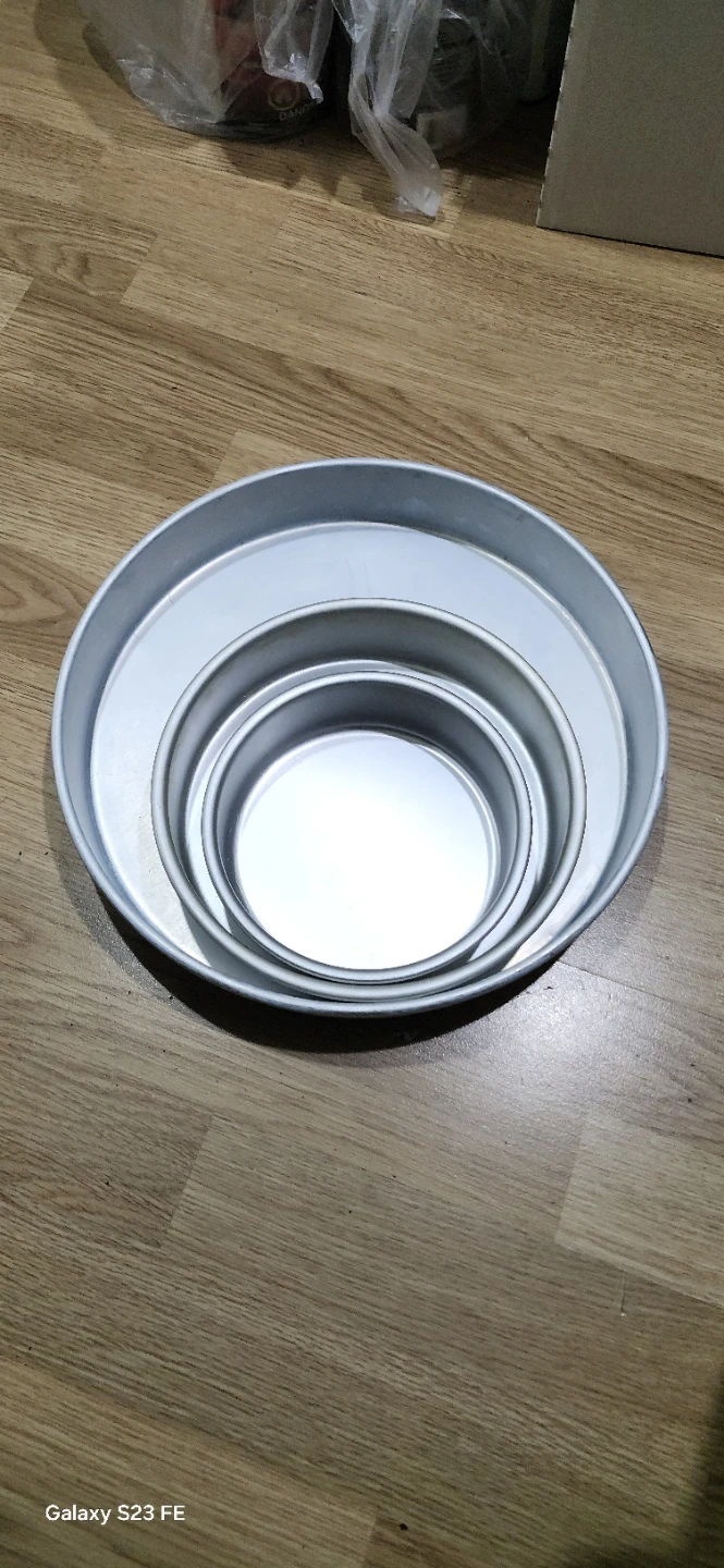 Wilton aluminum Round Cake Pans The price is not negotiable
