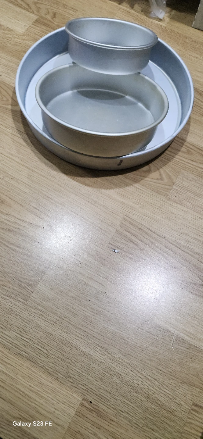 Wilton aluminum Round Cake Pans The price is not negotiable - photo 2