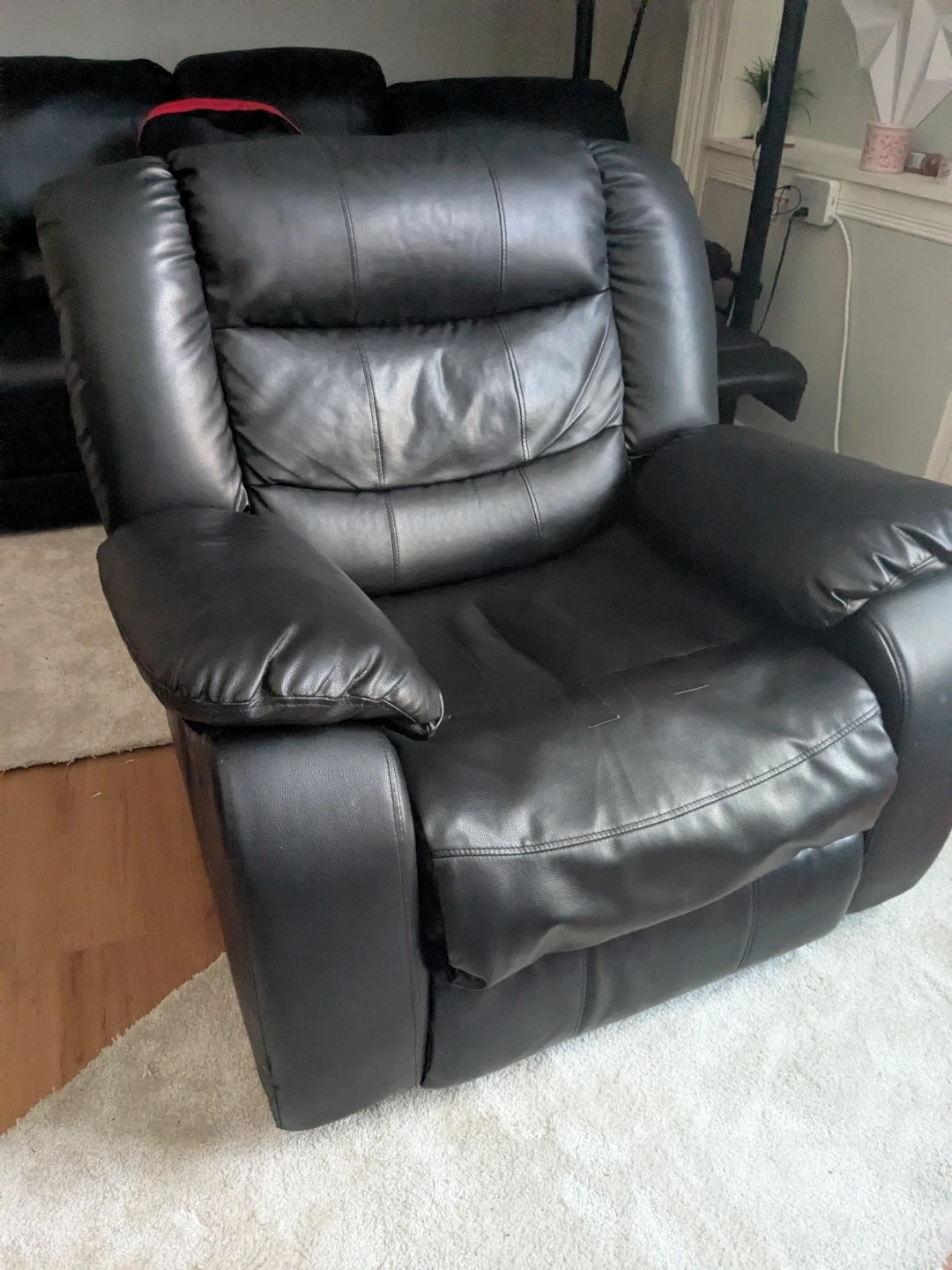 Black Recliner Chair - photo 2