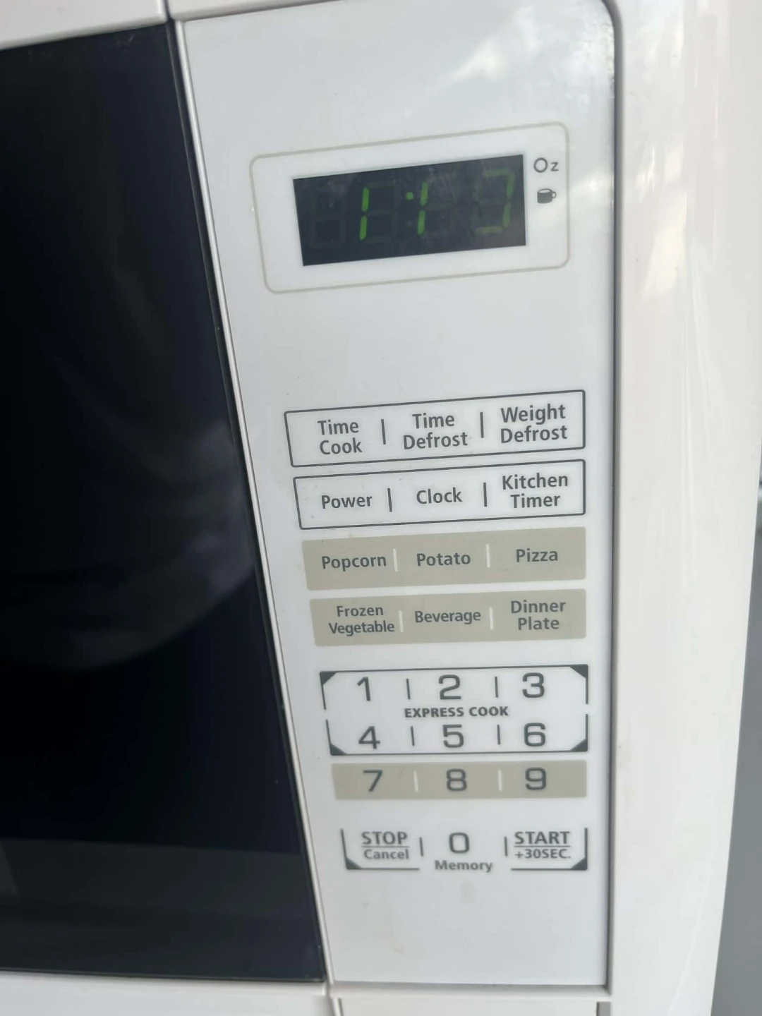 BLACK+DECKER Microwave Oven - photo 2