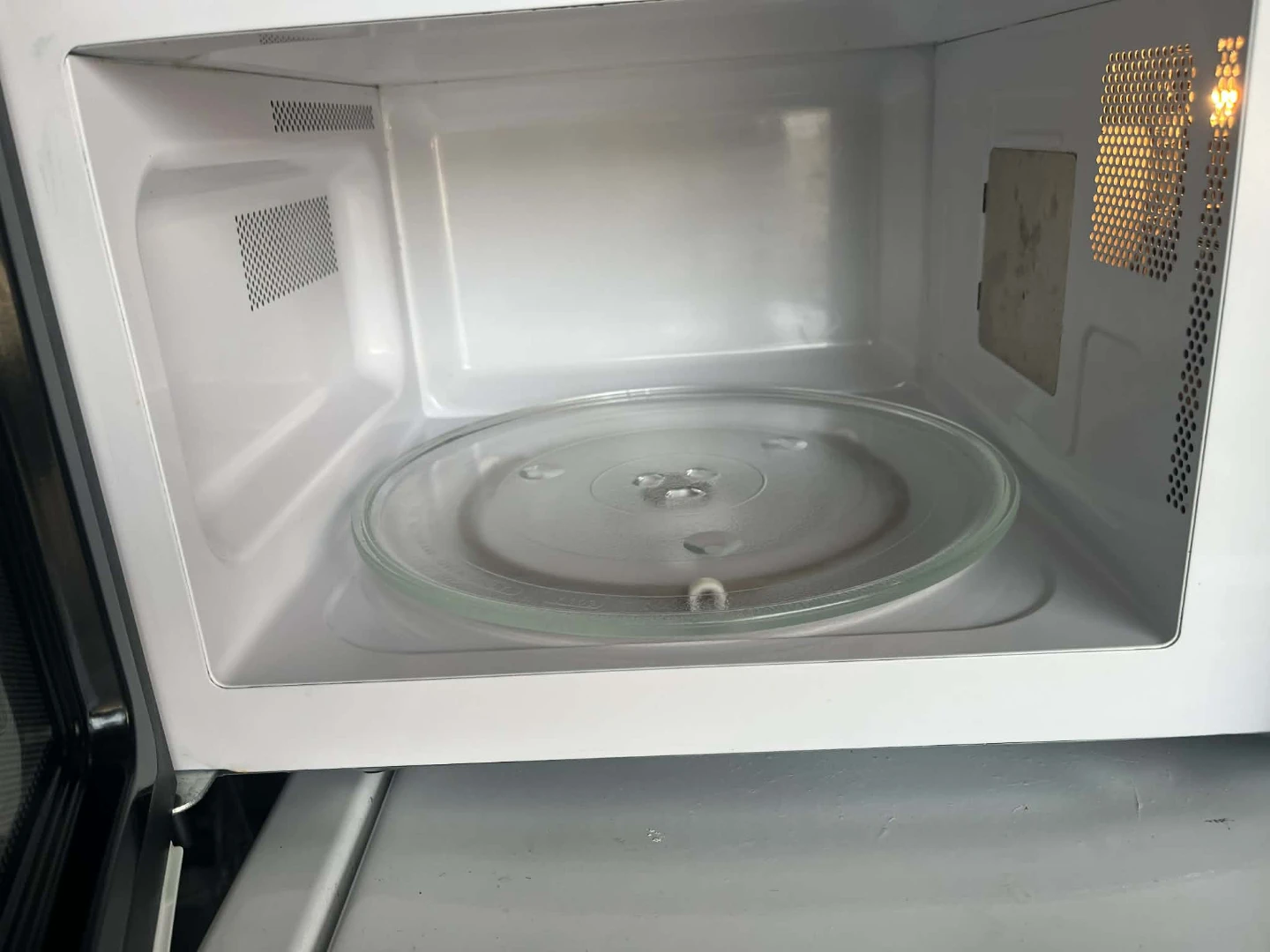 BLACK+DECKER Microwave Oven - photo 4