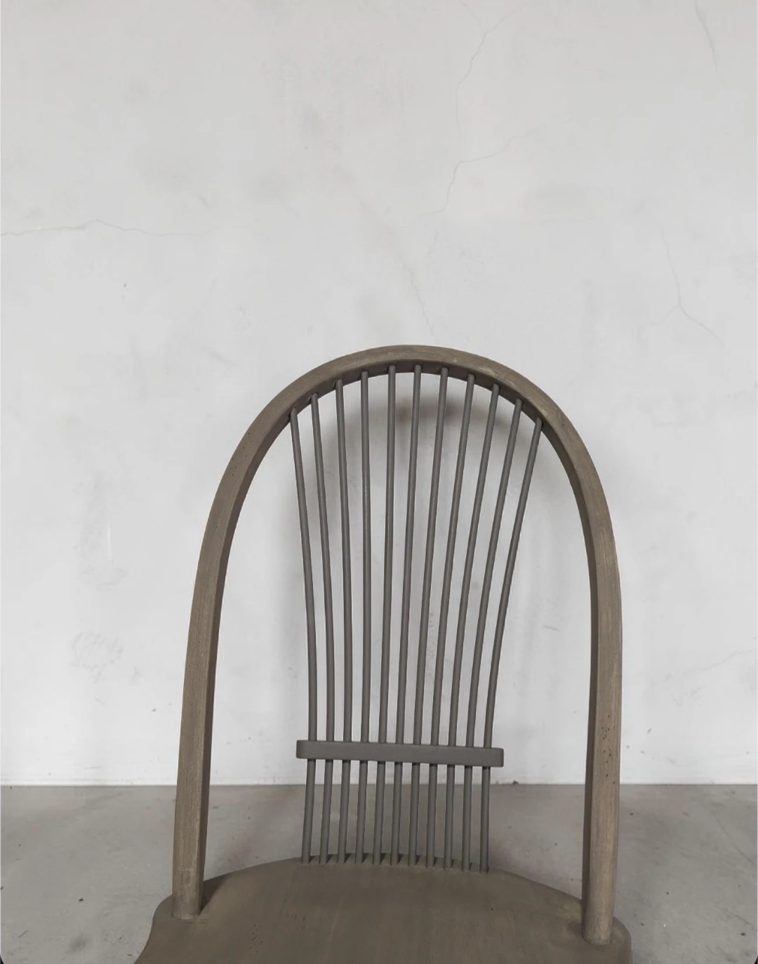 Solid Wood Windsor-Style Chair – Beautiful Condition - photo 5