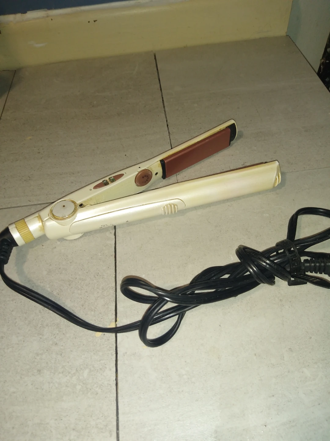 Brand new flat iron hair straightener