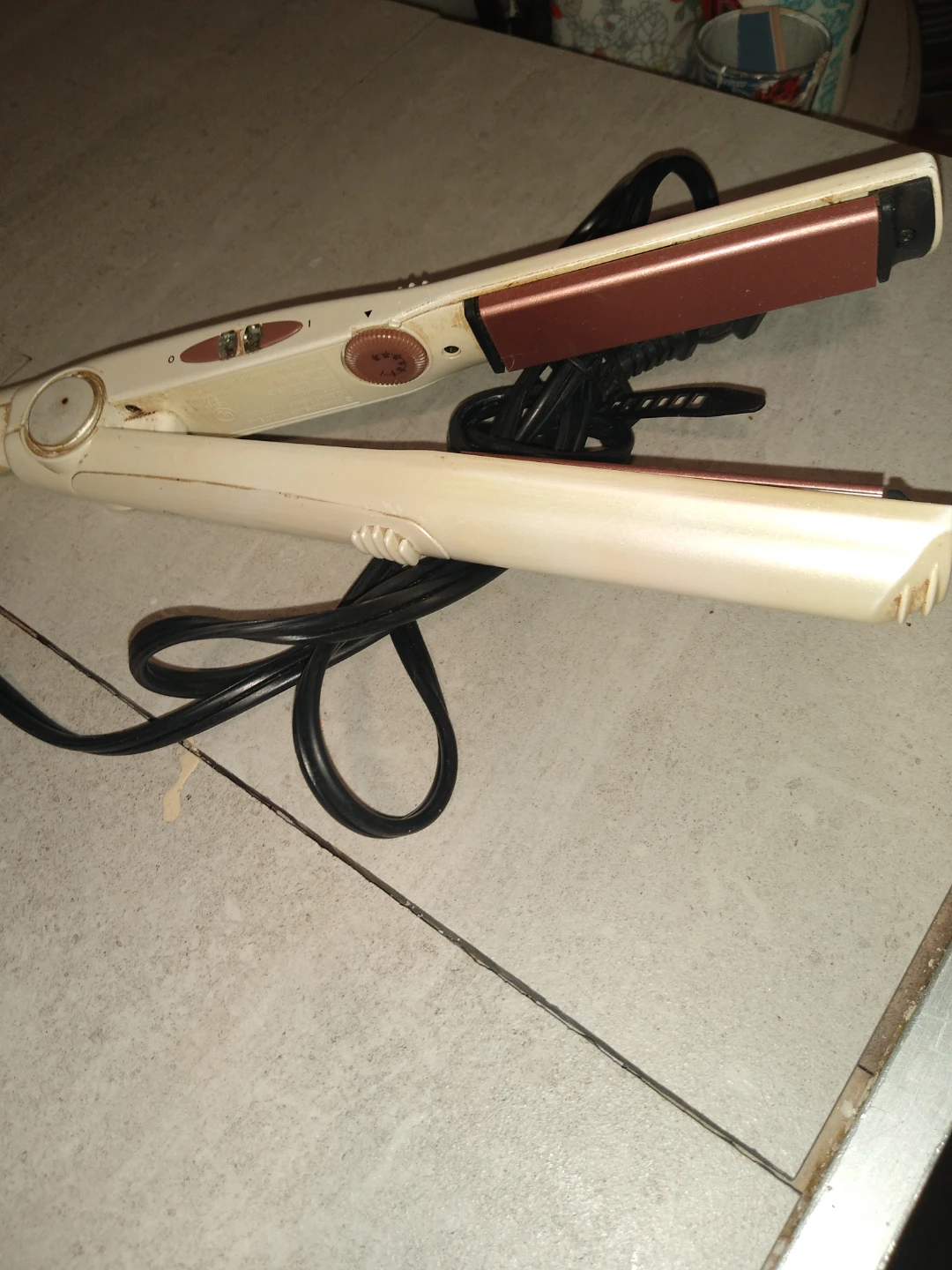Brand new flat iron hair straightener - photo 2