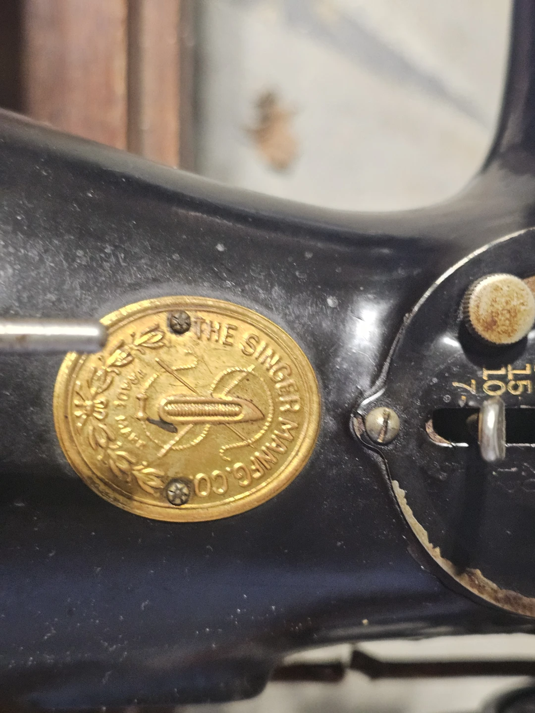 Vintage Singer Sewing Machine - photo 2