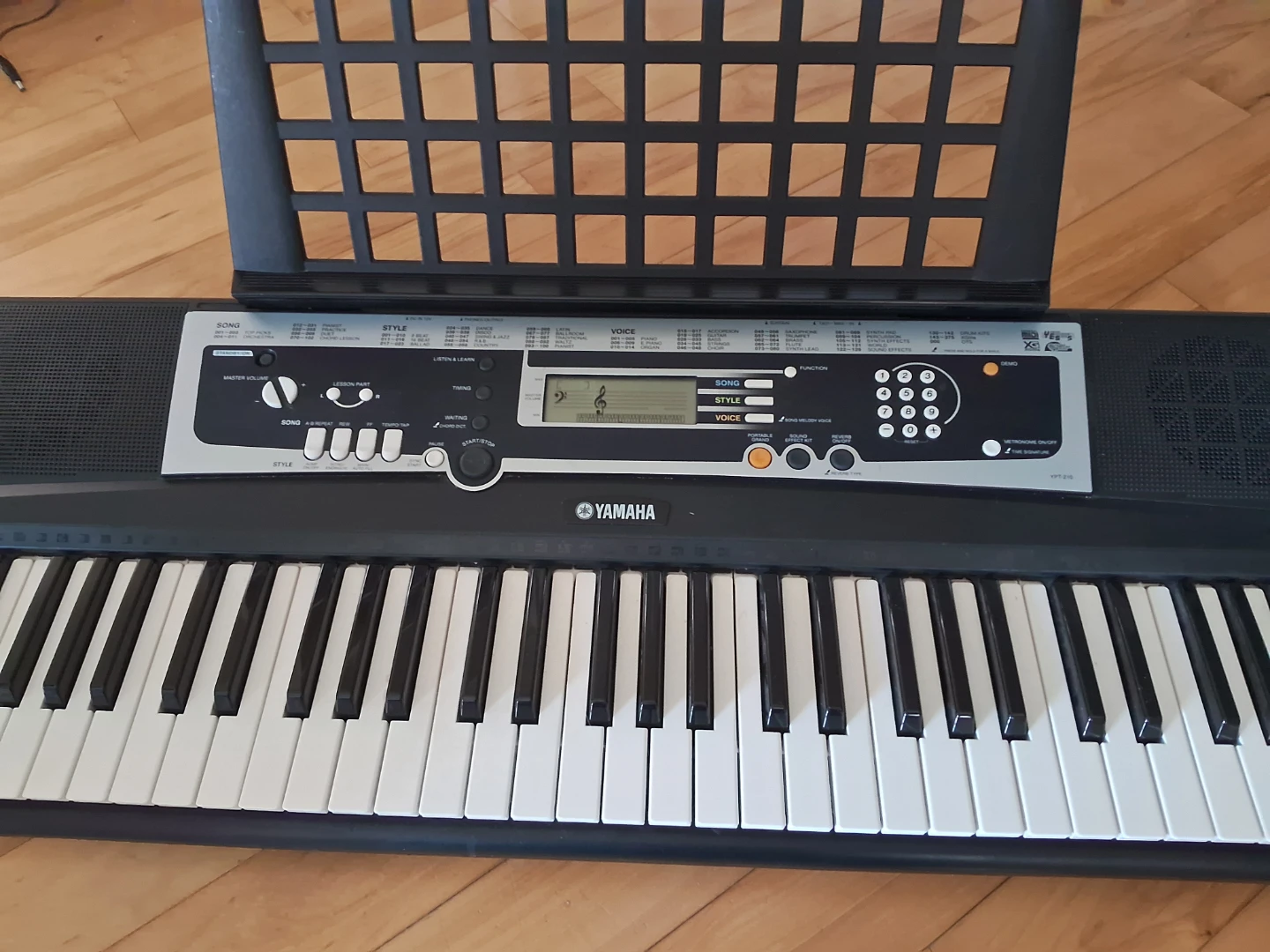 YAMAHA YPT-210 DIGITAL KEYBOARD