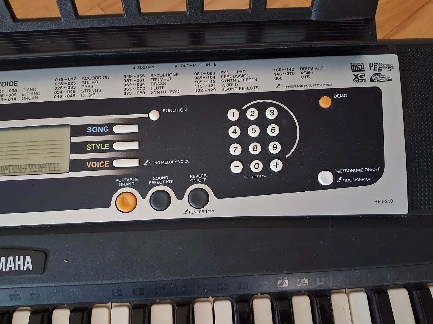 YAMAHA YPT-210 DIGITAL KEYBOARD - photo 3