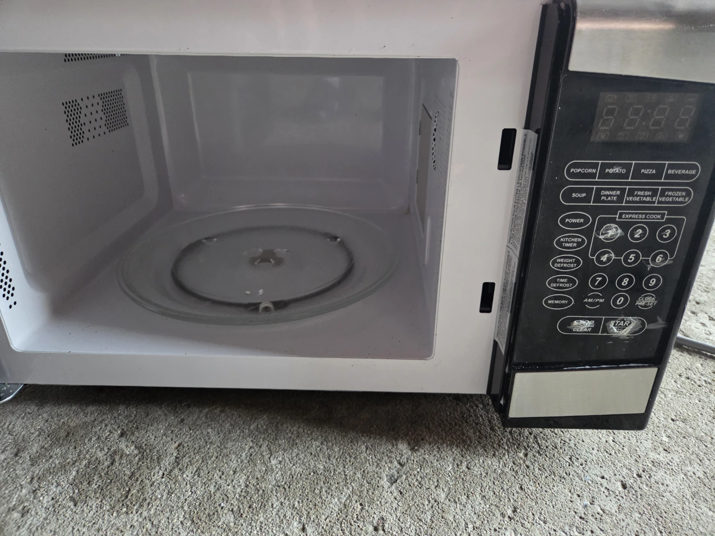 Danby microwave - photo 2