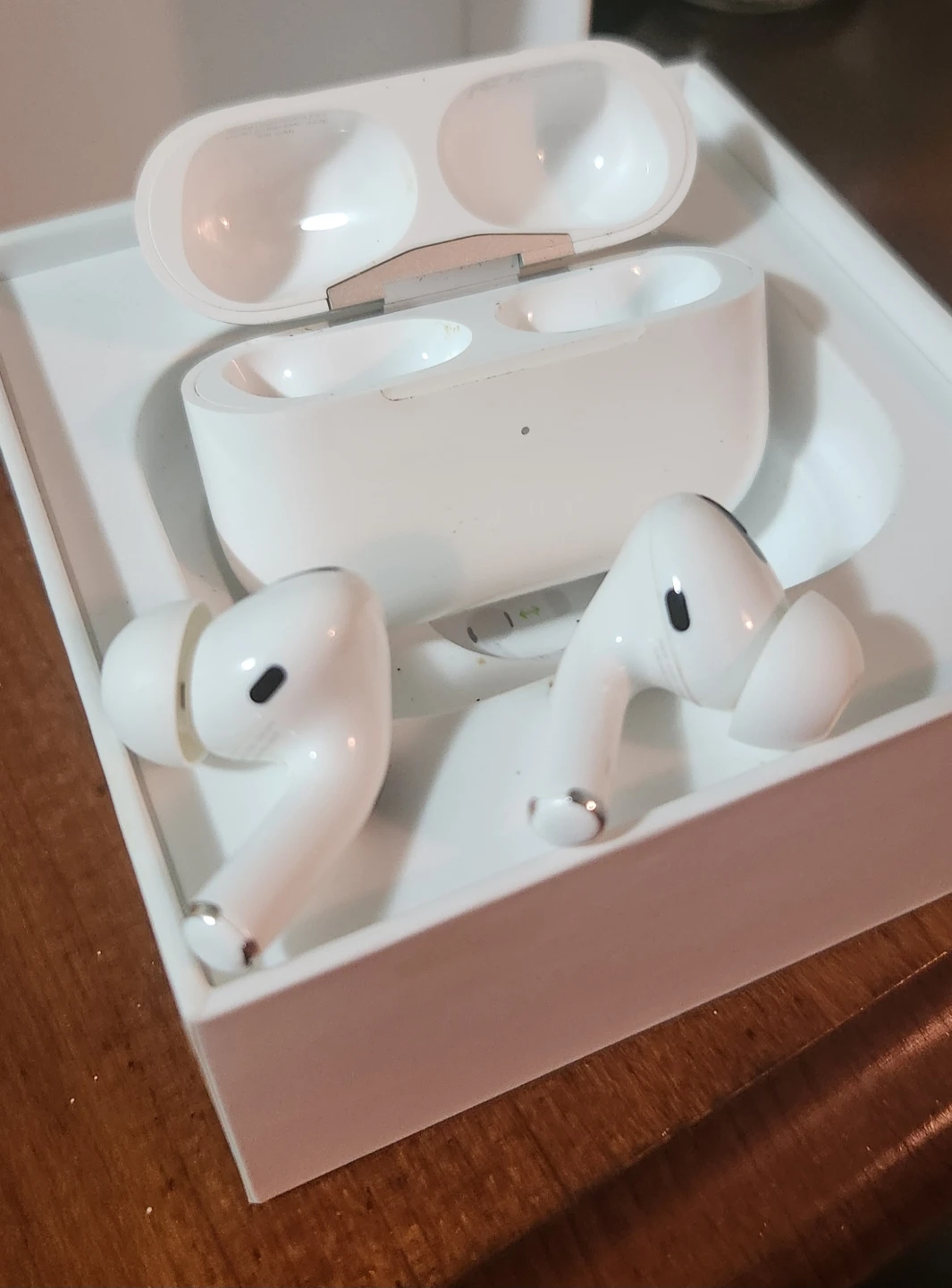 Apple AirPods Pro with Wireless Charging Case - photo 3