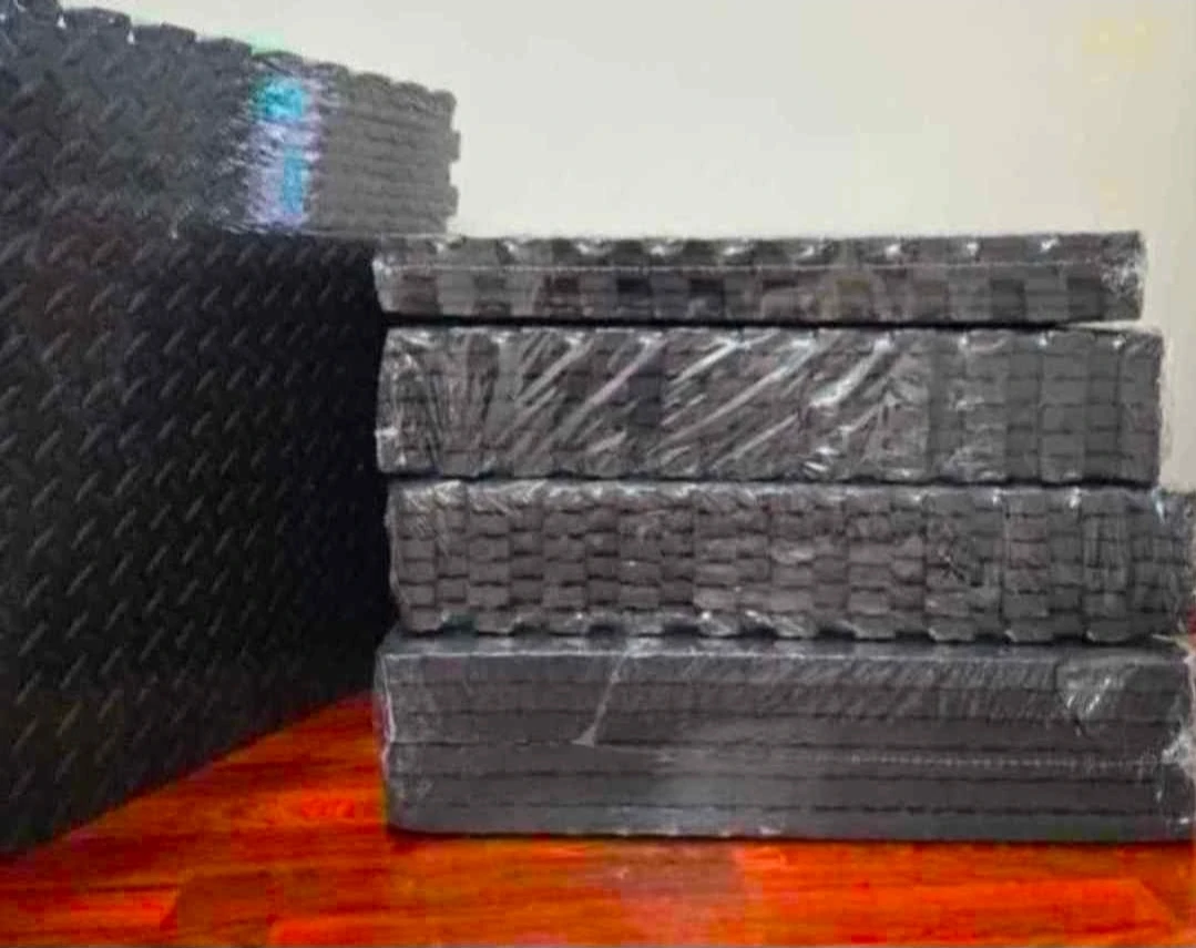 Interlocking Foam Mats, 2'x2' Double-Sided, 1/2-Inch Flooring