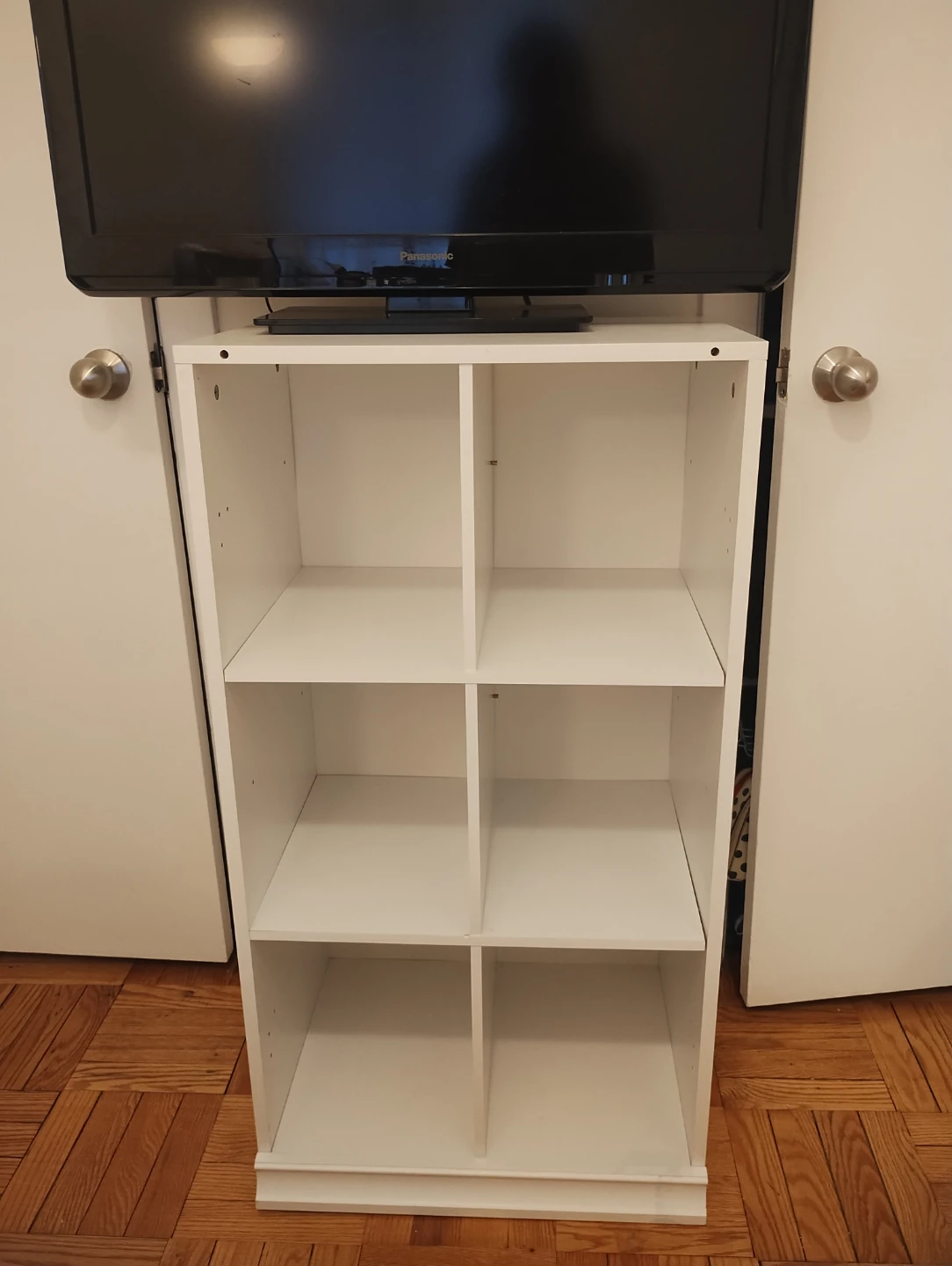 White 6-Cube Storage Shelf