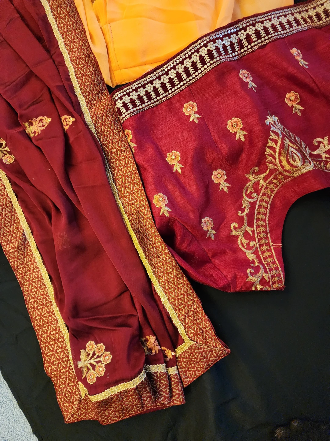 Cream and Maroon Embroidered Saree with Blouse - photo 2