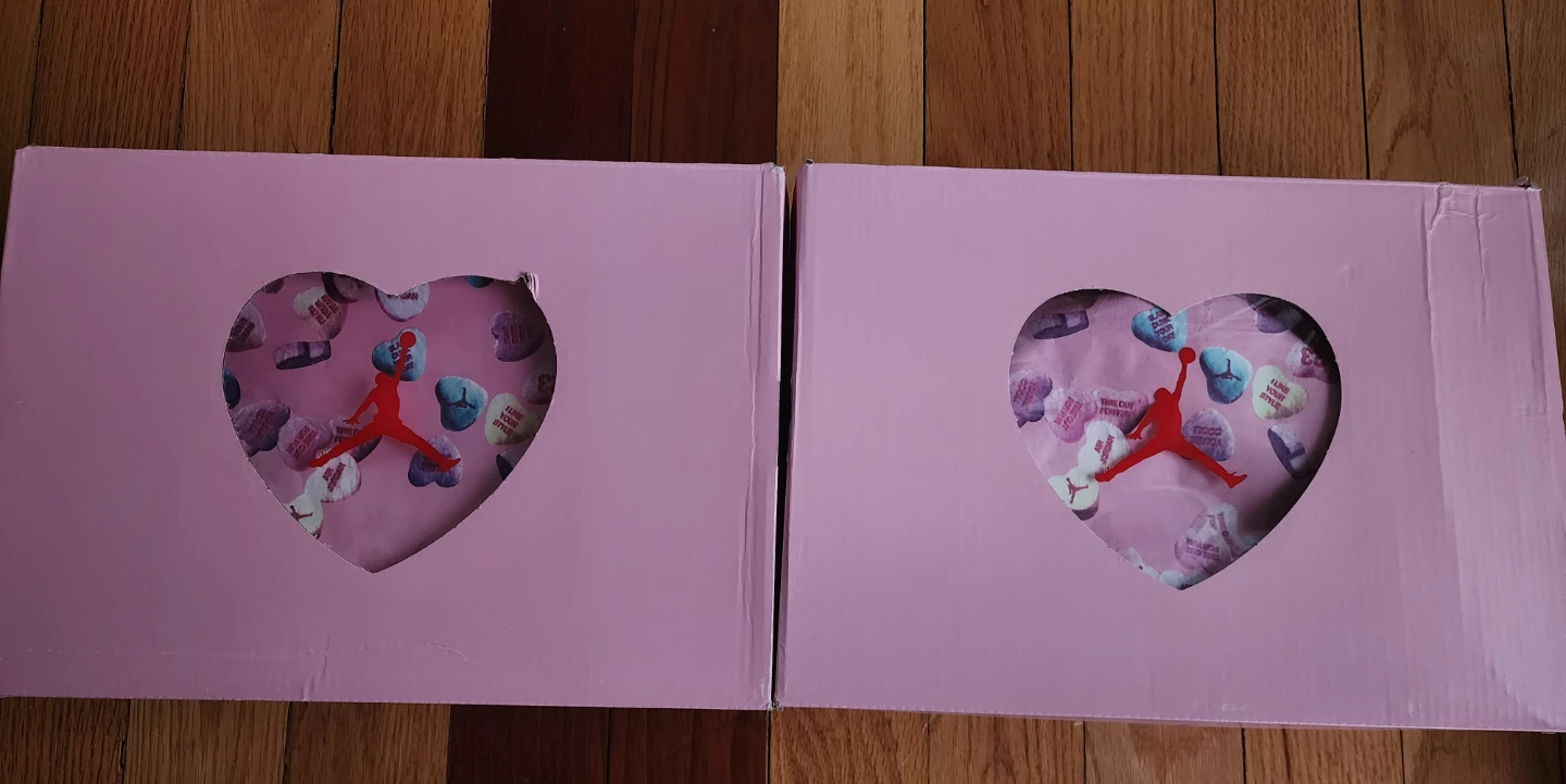 Air Jordan Retro 4 Sneakers