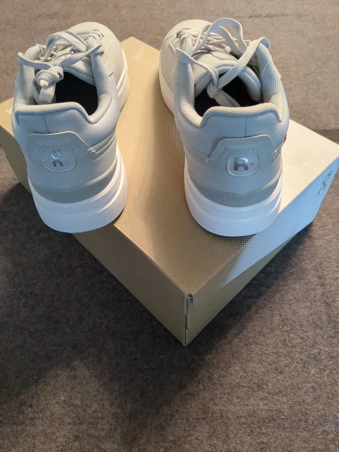 On The Roger Advantage Sneakers - Light Grey - photo 3