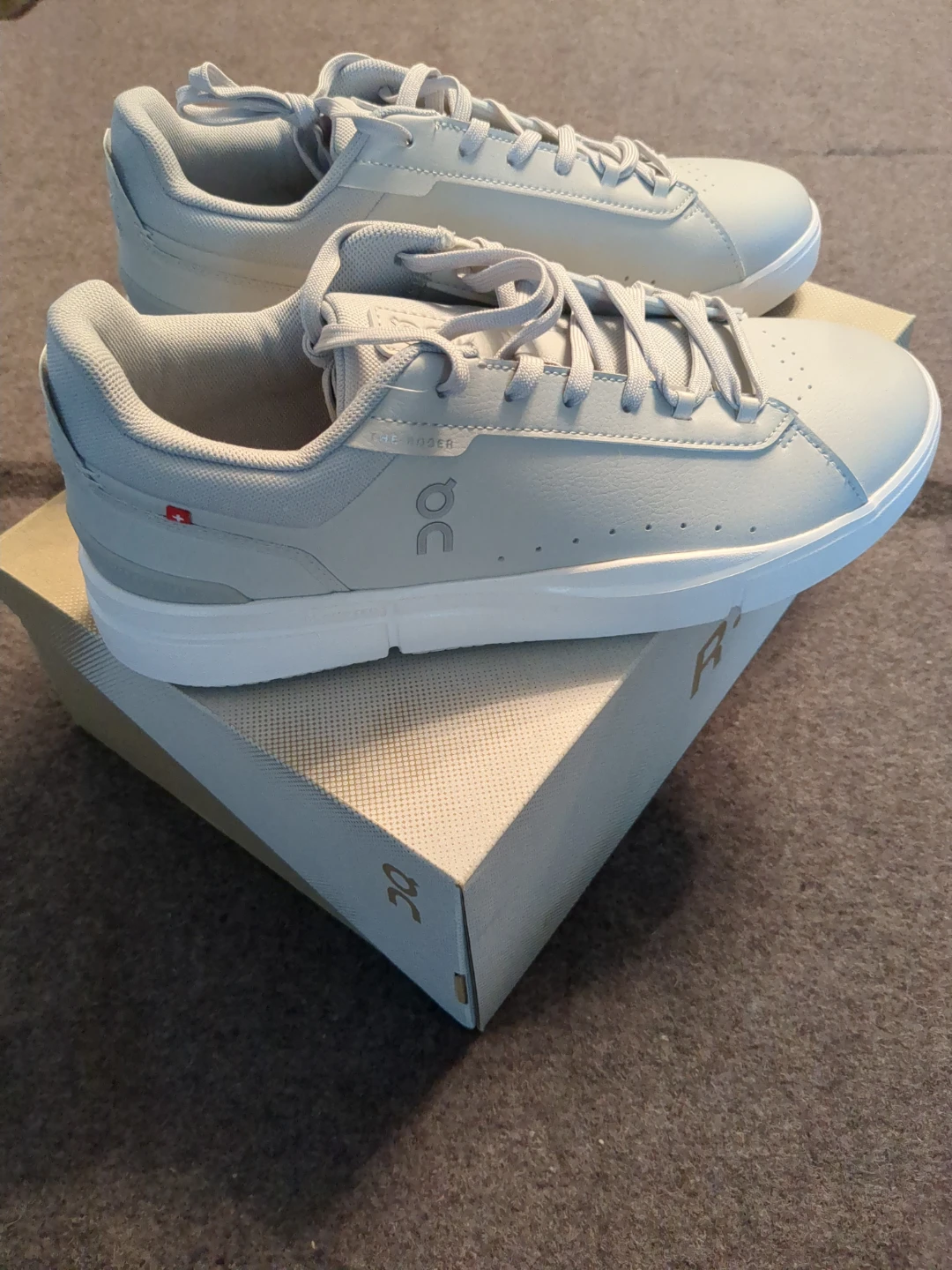On The Roger Advantage Sneakers - Light Grey - photo 4