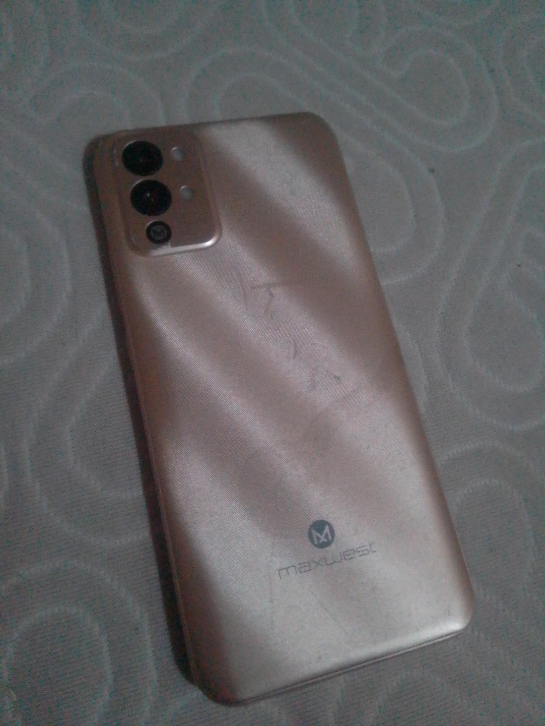 Google locked Maxwest Smartphone
