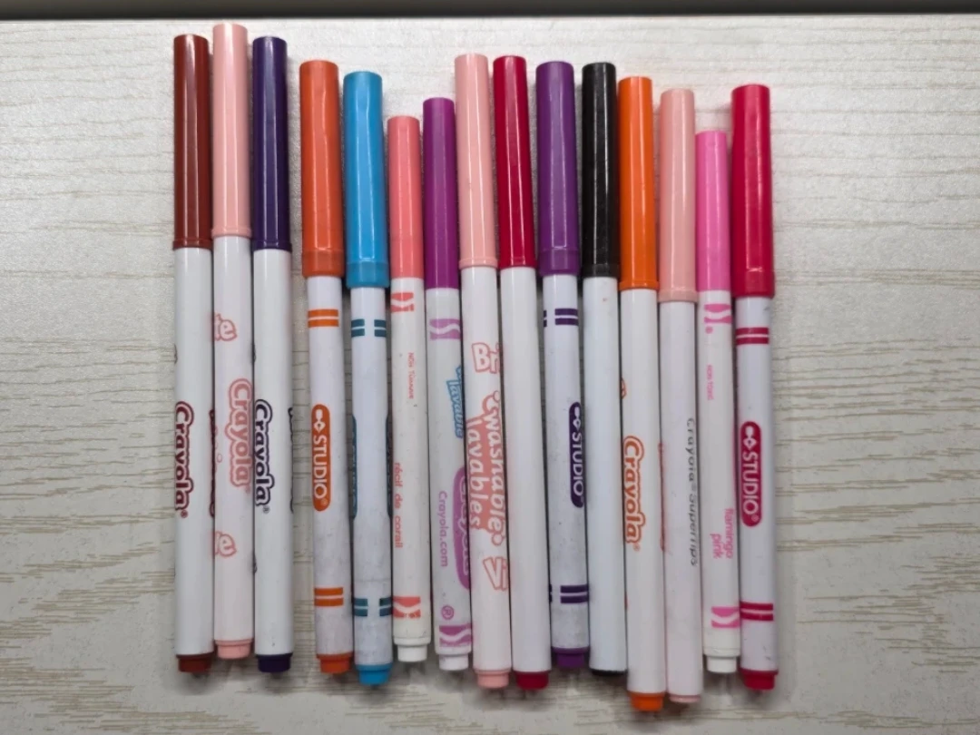 15 assorted colour markers