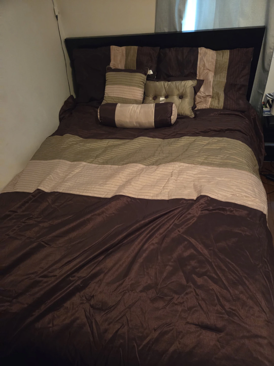 Brown Striped Duvet Cover Set with Decorative Pillows - photo 2