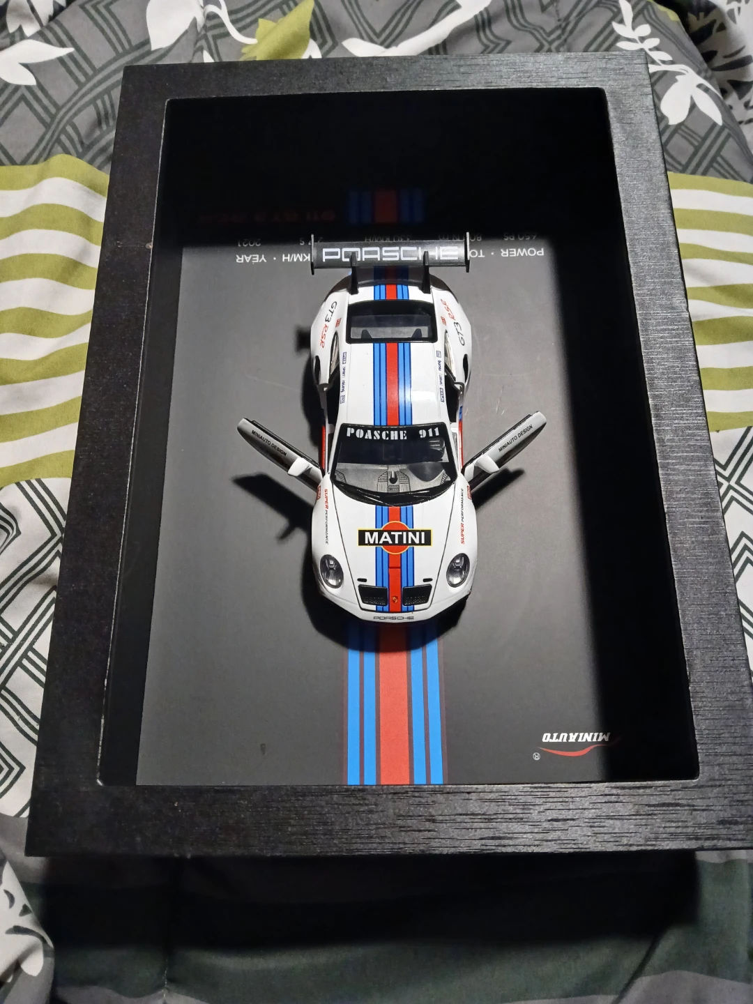 Porsche 911 GT3 R Martini Racing Diecast Model - photo 4