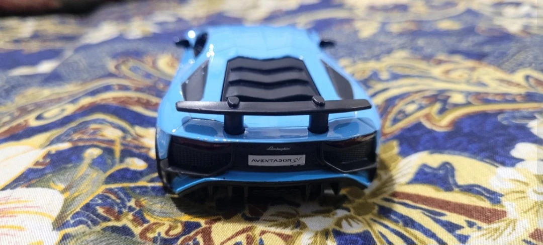 Lamborghini SV & Mercedes AMG C63 Diecast Cars - photo 5