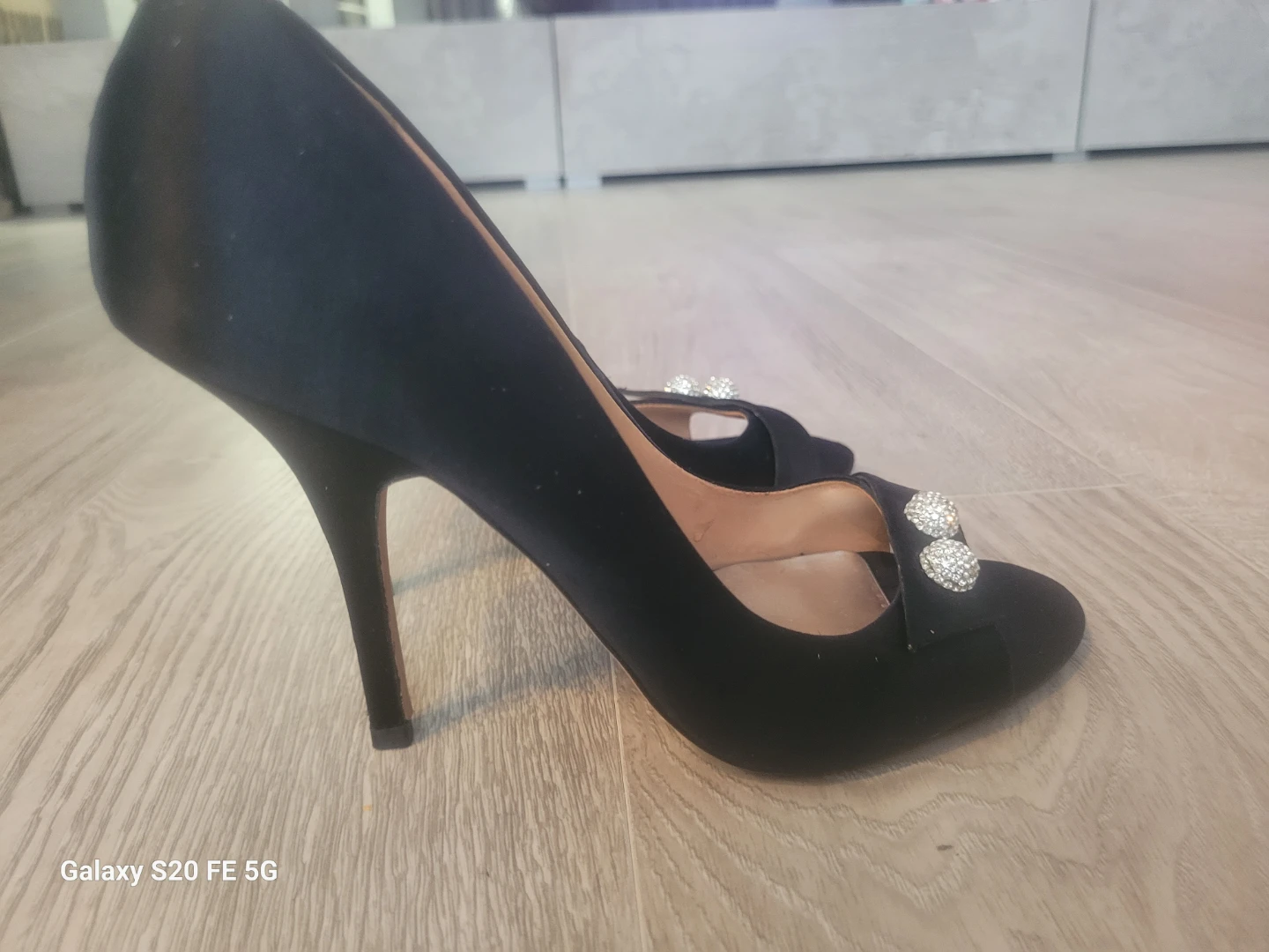 Badgley Mischka Black Satin Heels