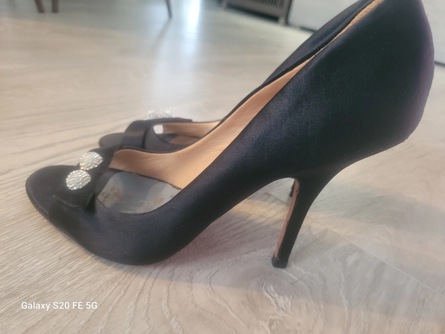 Badgley Mischka Black Satin Heels - photo 5