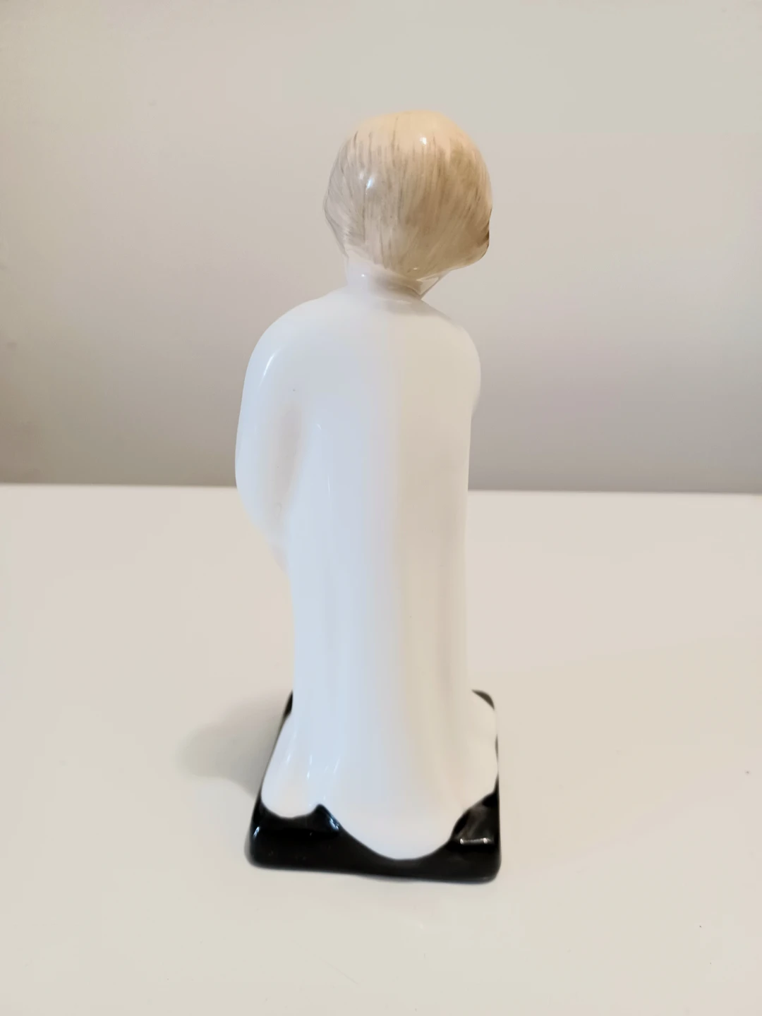 Vtg Royal Doulton Darling Figurine - photo 4