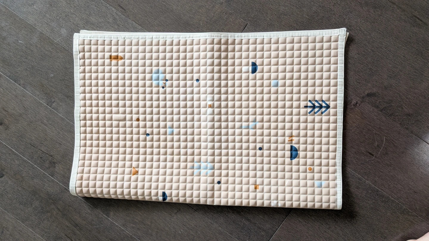 Air Bubble Diaper Changing / Play Mat with Geometric Design - photo 3