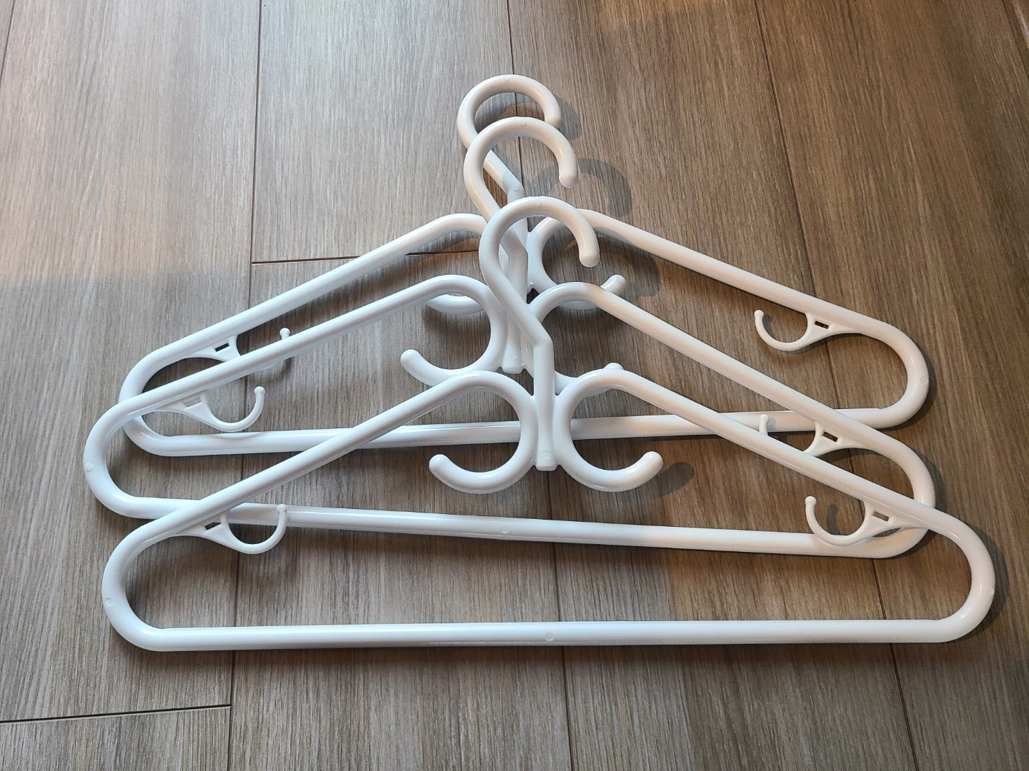 32 Pieces Heavy Duty Hangers