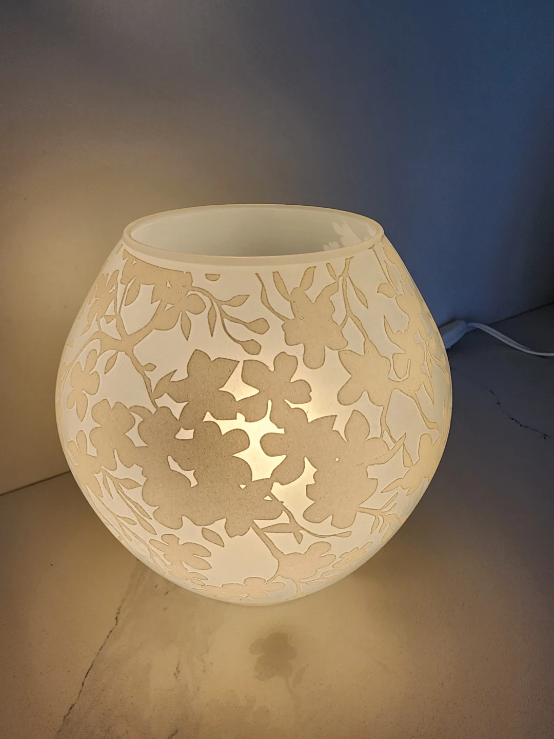 Frosted Glass Floral Table Lamp - photo 4