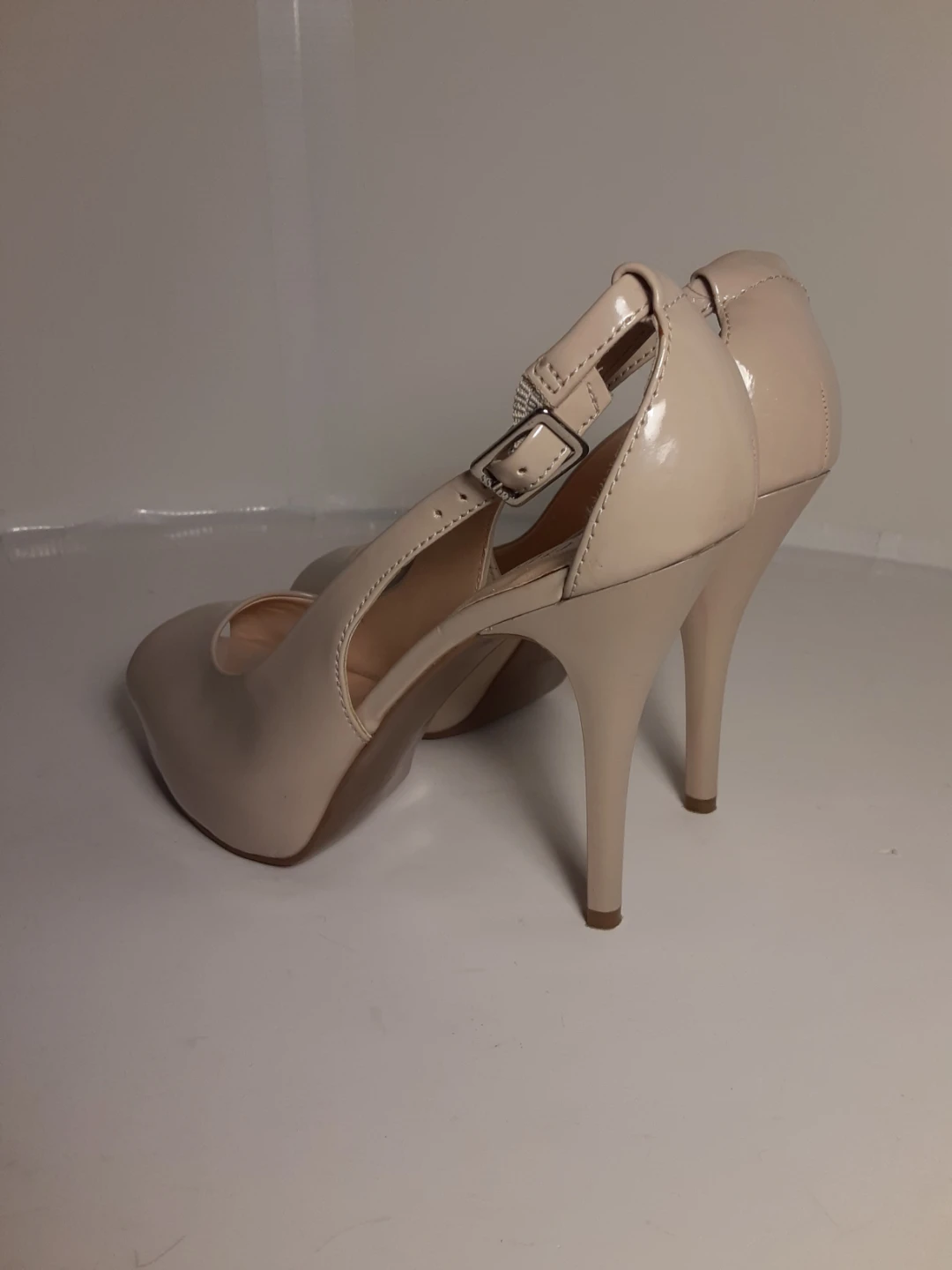 Guess - Women's Peep Toe Heels | S: 8 - photo 3