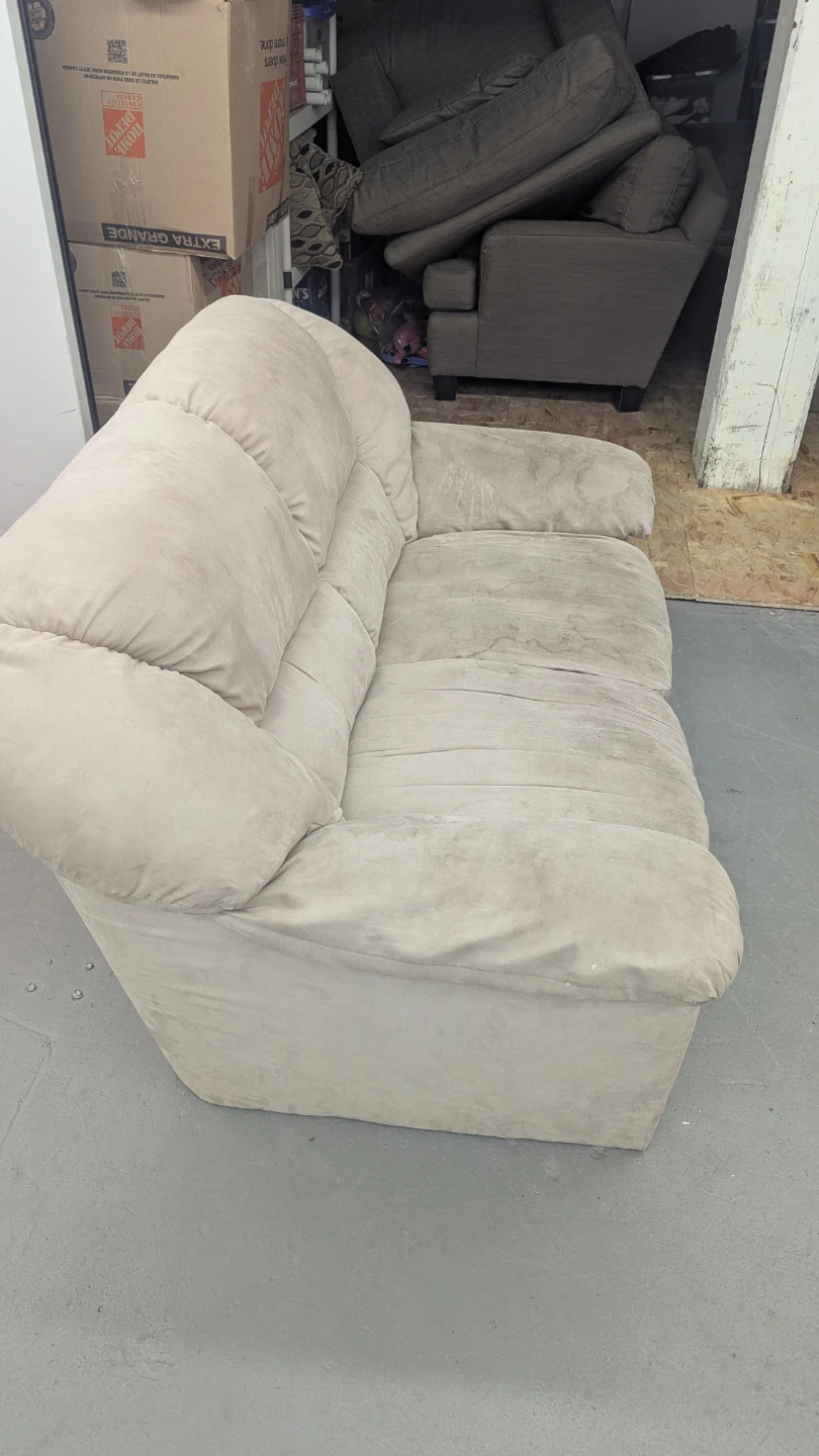 Free Delivery - Comfy Couch - photo 2