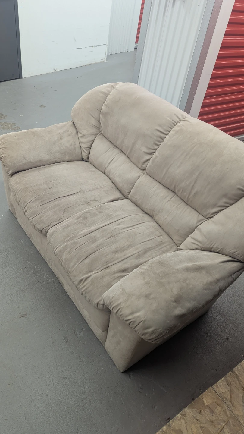 Free Delivery - Comfy Couch - photo 3