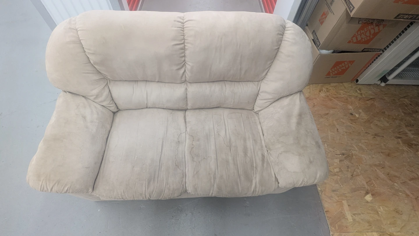 Free Delivery - Comfy Couch - photo 4