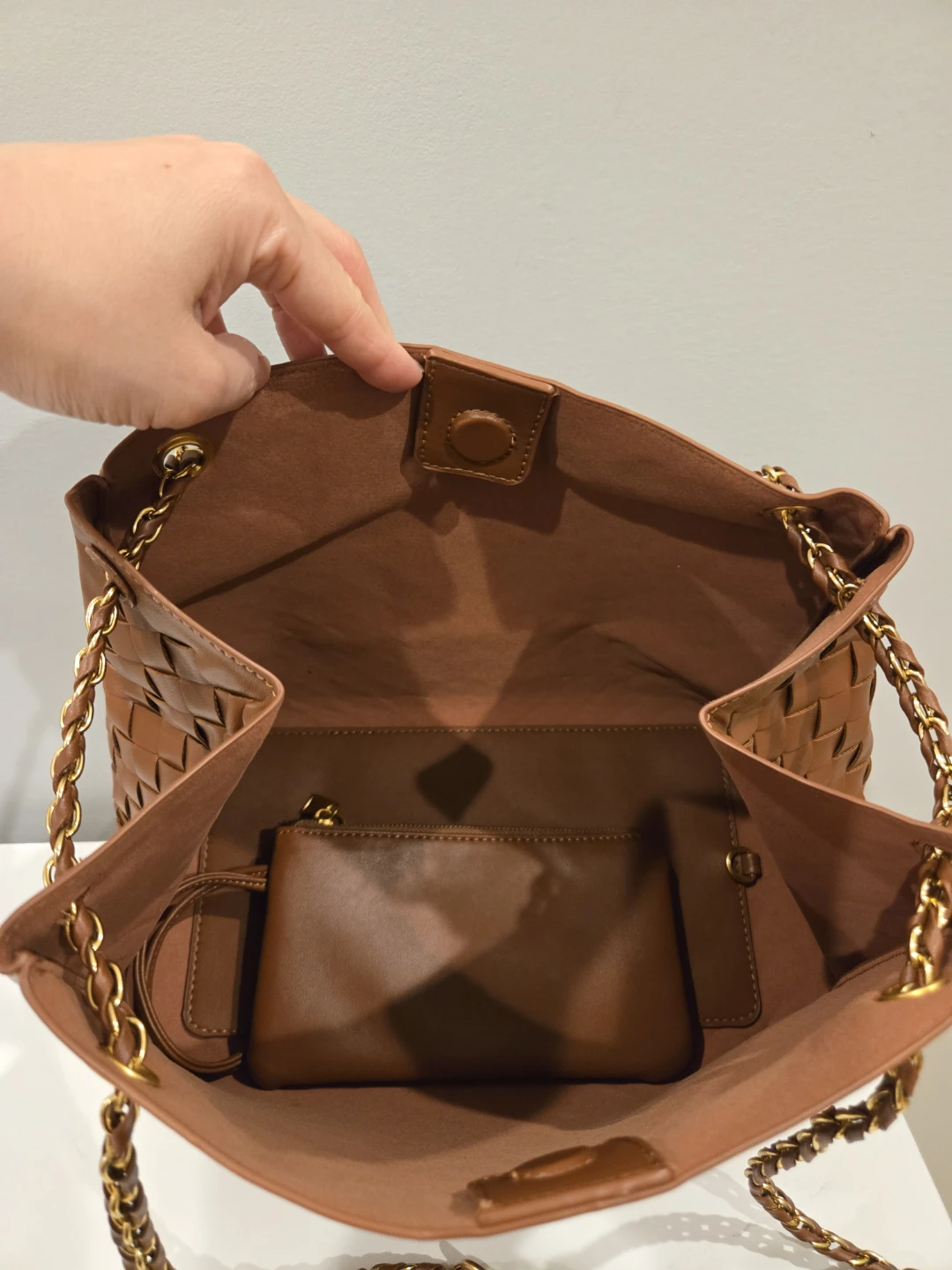 Brown Woven Faux Leather Shoulder Bag with Matching Pouch - photo 2
