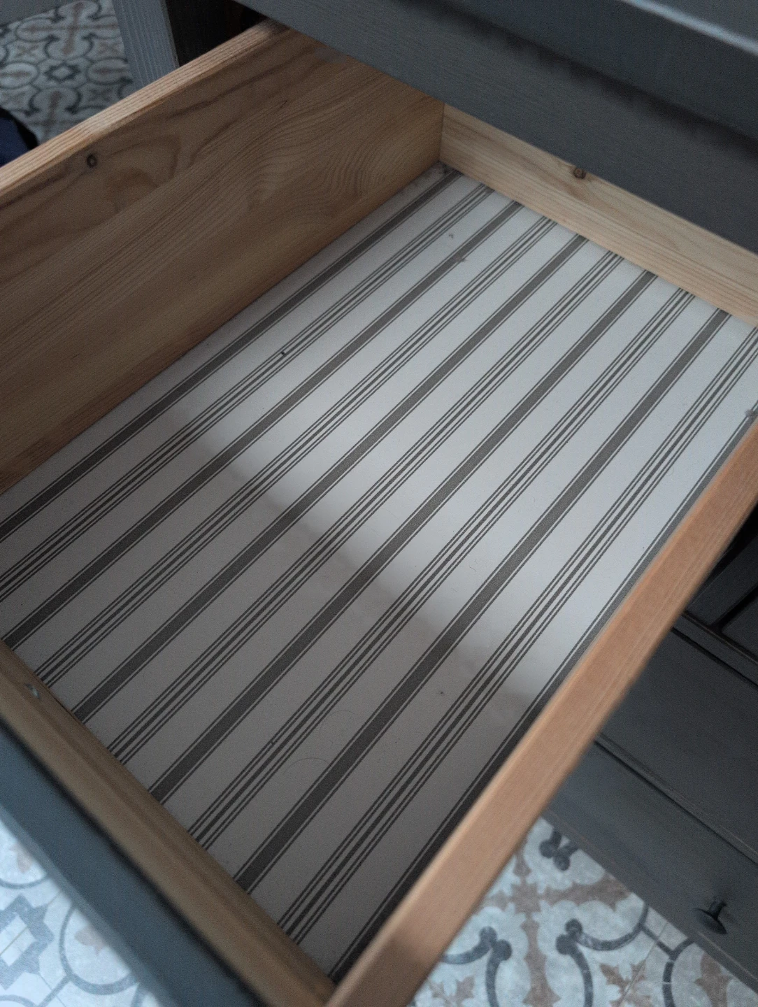 IKEA 8 Drawer Dresser 🌱 - photo 3