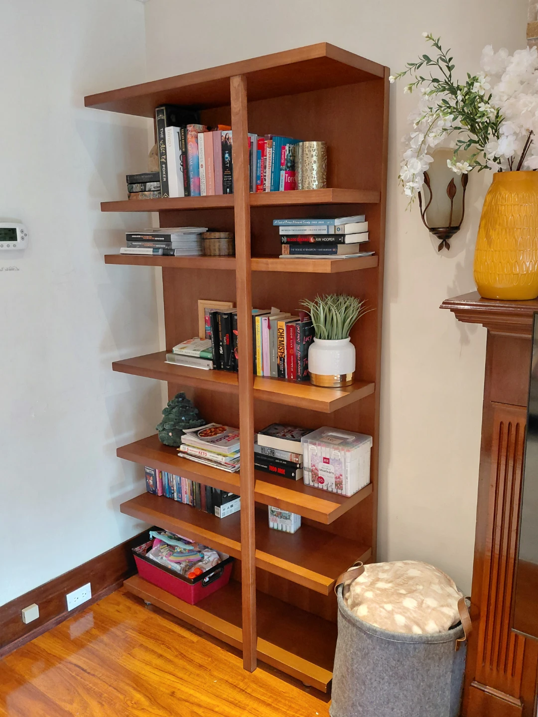 Wooden Bookshelf - photo 2