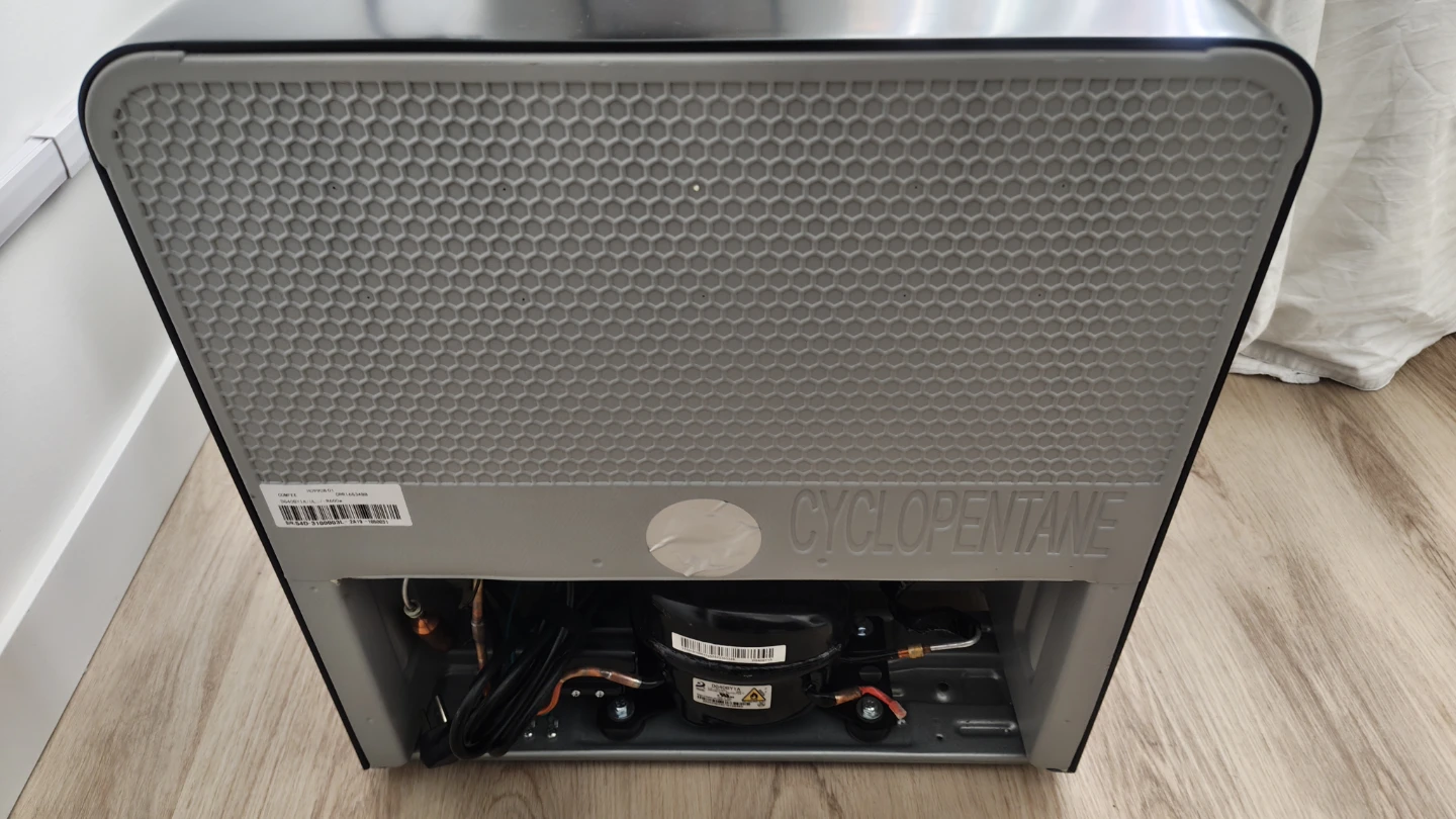 Retro Mini Fridge – Comfee Bar Fridge – Quiet & Compact - photo 5