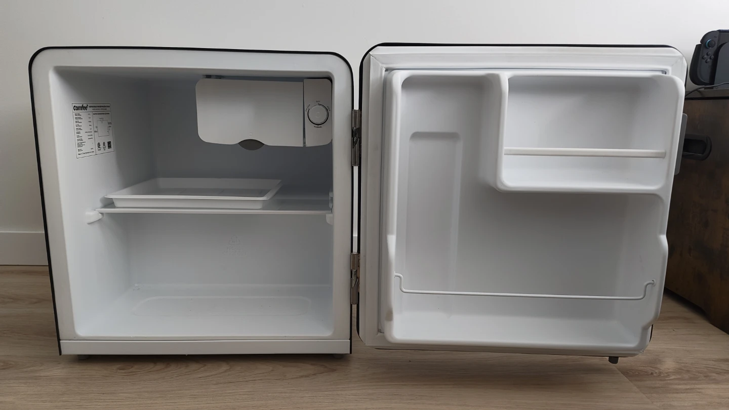 Retro Mini Fridge – Comfee Bar Fridge – Quiet & Compact - photo 2