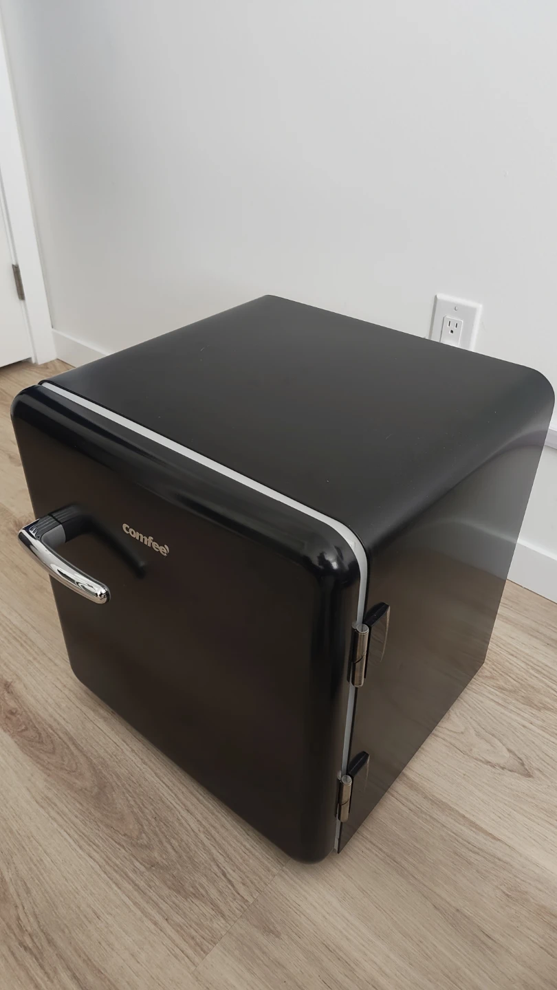 Retro Mini Fridge – Comfee Bar Fridge – Quiet & Compact - photo 3